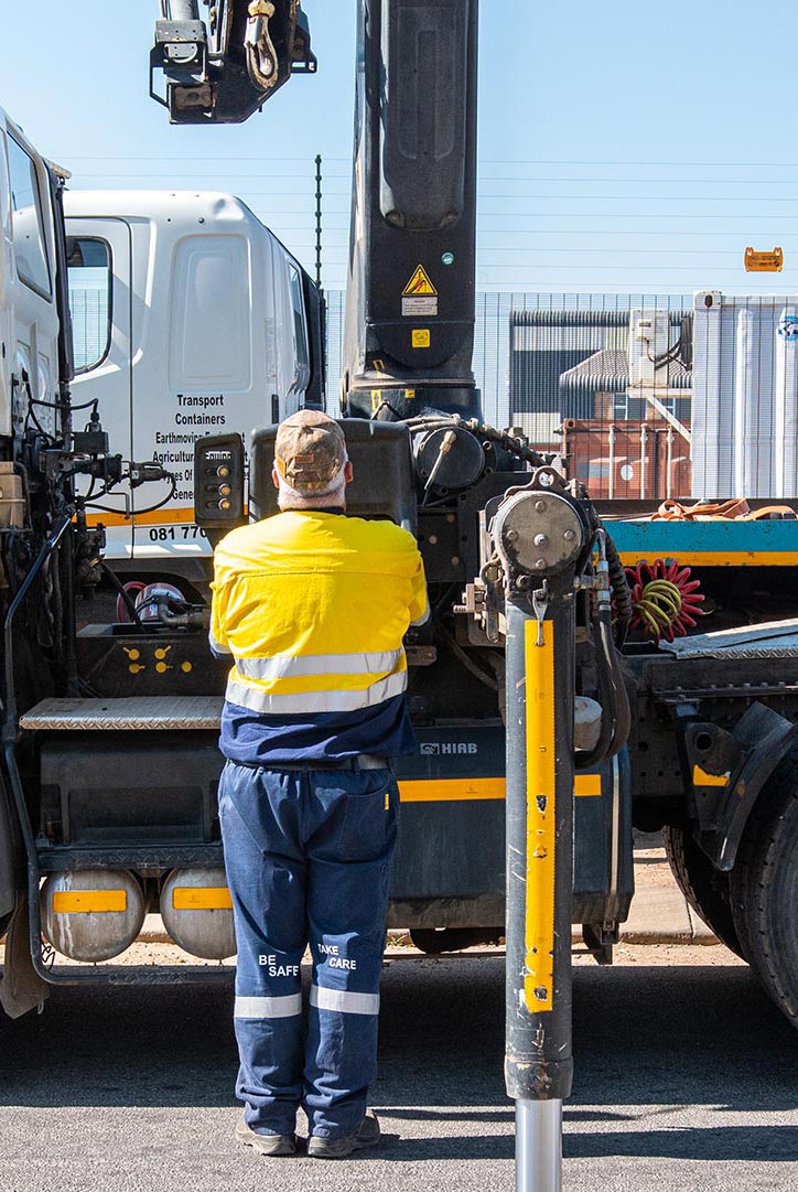cargo-container-carriers-truck2